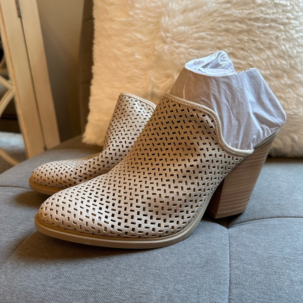 Dolce Vita bootie mules!